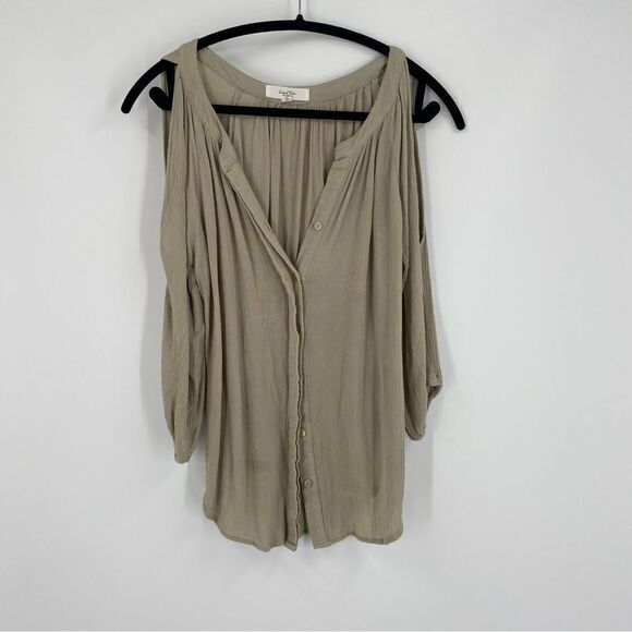 Love Tree Women’s Button Front Collared Cut Out 3/4 Sleeve Blouse size M - Picture 1 of 6